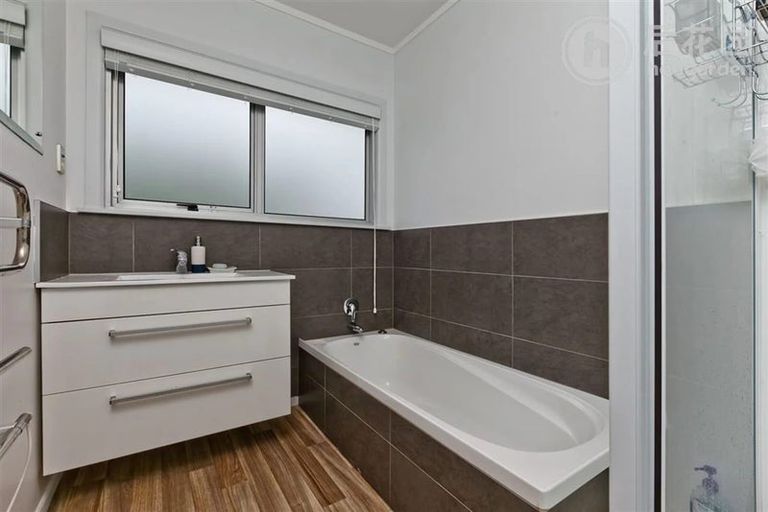Photo of property in 10 Saffron Street, Birkdale, Auckland, 0626