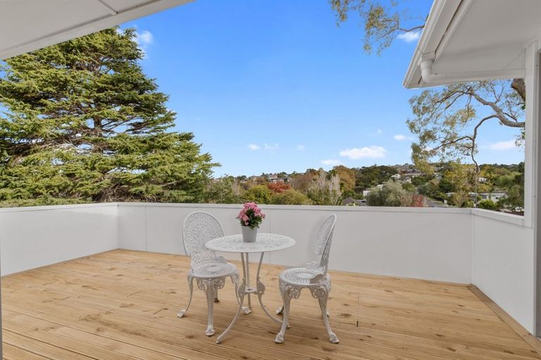 Photo of property in 43 Lynden Avenue, Hillcrest, Auckland, 0627