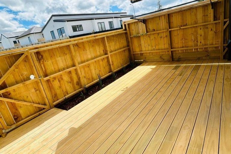 Photo of property in 45 Otuwairoa Esplanade, Opaheke, 2113