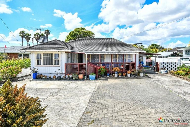 Photo of property in 11 Staines Avenue, Mangere East, Auckland, 2024