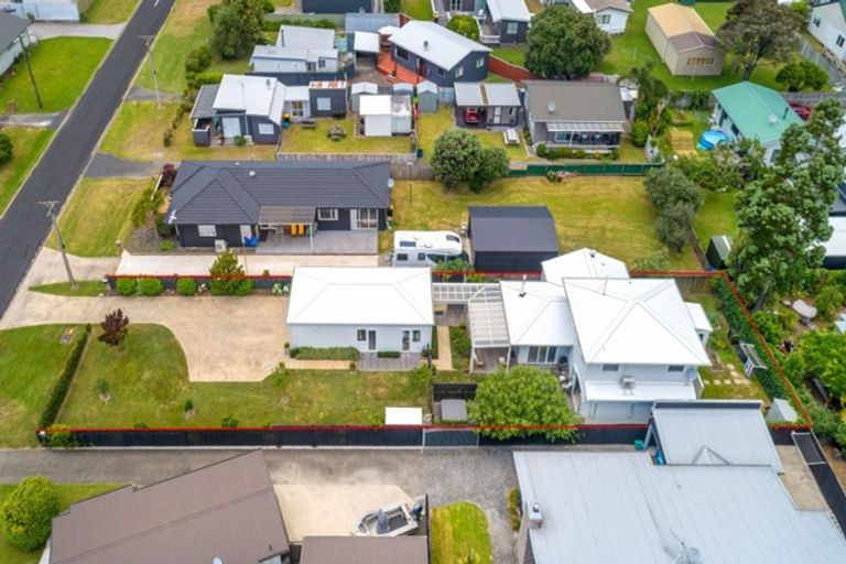 Photo of property in 107 Riverview Road, Whangamata, 3620