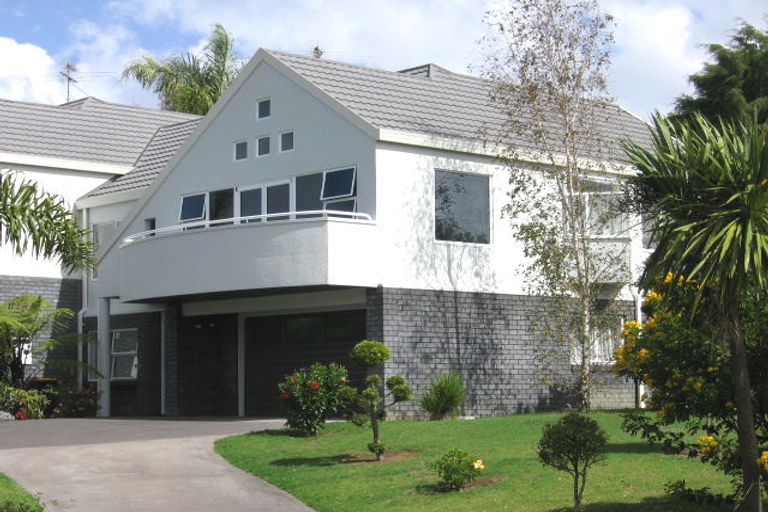 Photo of property in 2/16 Sailfish Drive, West Harbour, Auckland, 0618