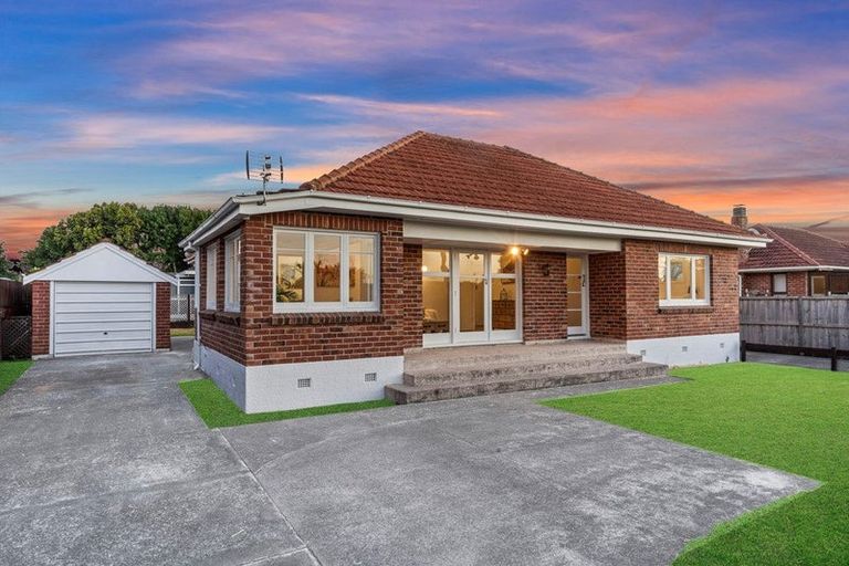 Photo of property in 1/13 Clevedon Road, Papakura, 2110