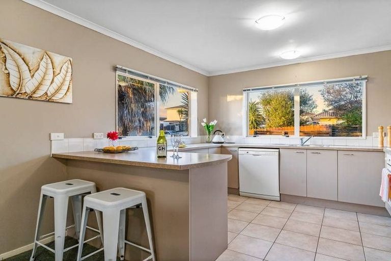 Photo of property in 12 Bokeen Lane, Flat Bush, Auckland, 2019