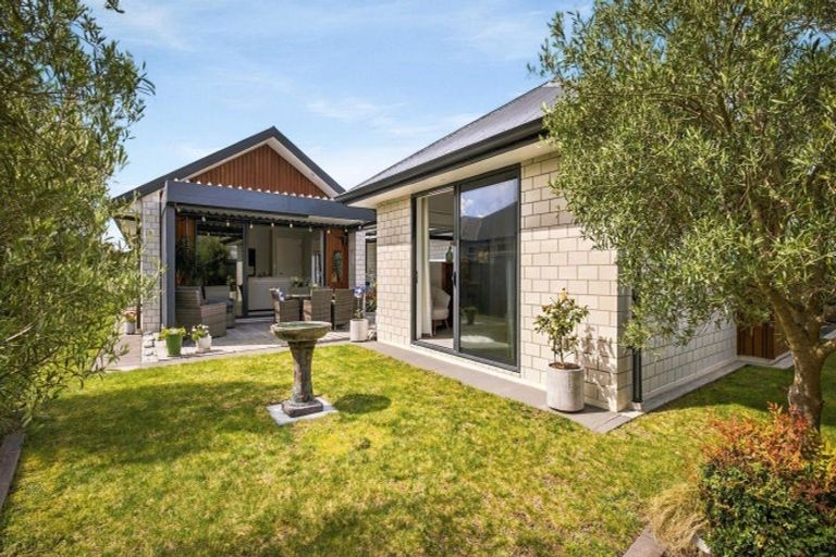 Photo of property in 6 Sarcodia Place, Papamoa Beach, Papamoa, 3118