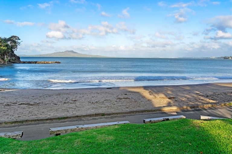 Photo of property in 7b Peter Terrace, Castor Bay, Auckland, 0620