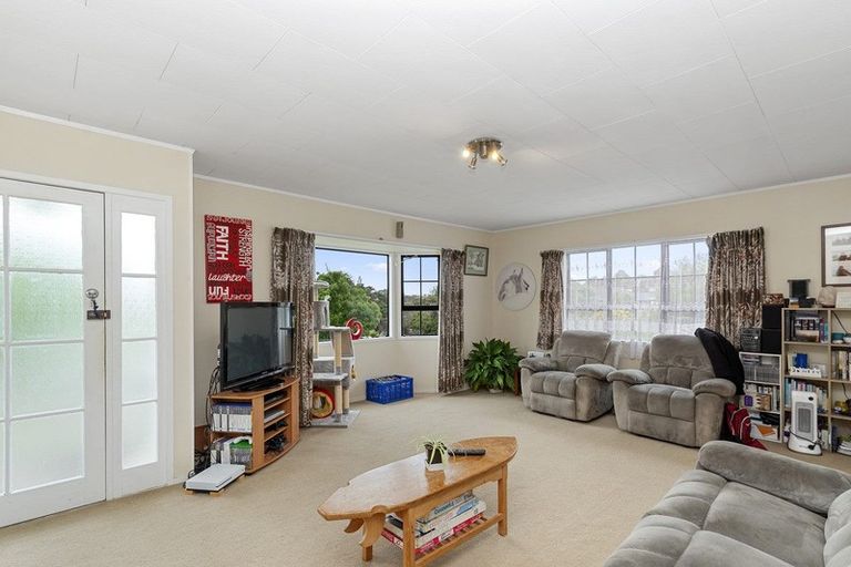Photo of property in 14 Holmes Drive South, West Harbour, Auckland, 0618