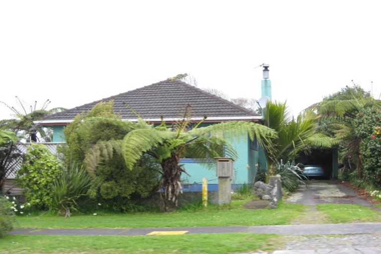 Photo of property in 1 Gossling Street, Okato, 4335
