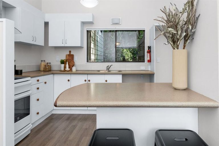 Photo of property in 84 Milton Road, Bluff Hill, Napier, 4110