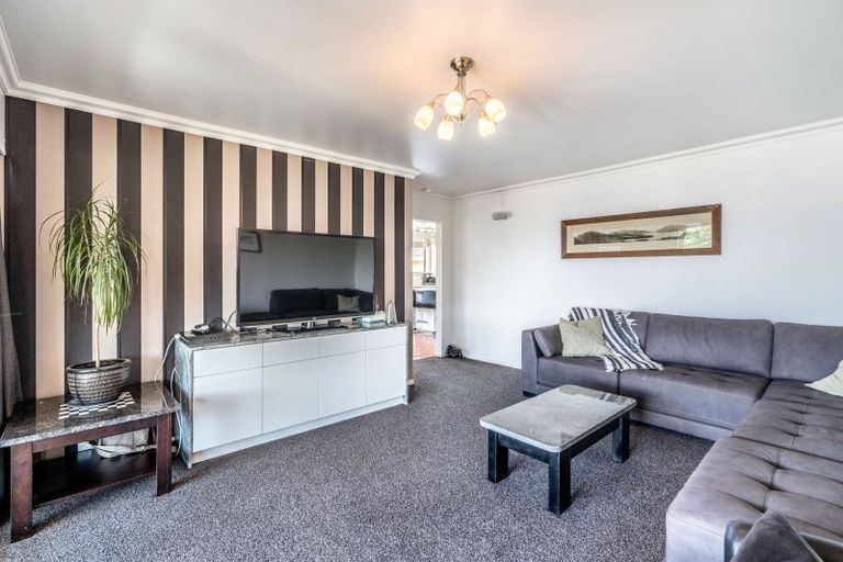 Photo of property in 82 Dalwharn Street, Wallacetown, 9816