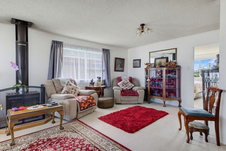 Photo of property in 84 Broadway, Stratford, 4332