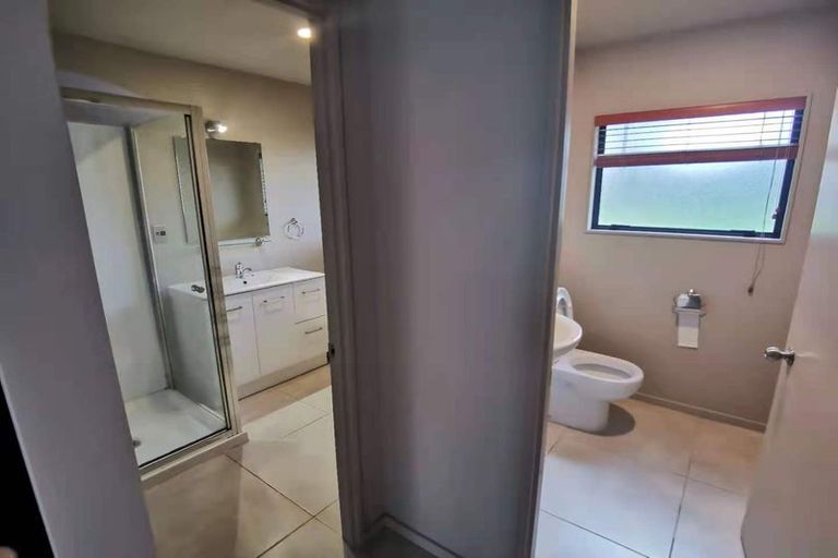 Photo of property in 19 Ruze Vida Drive, Massey, Auckland, 0614