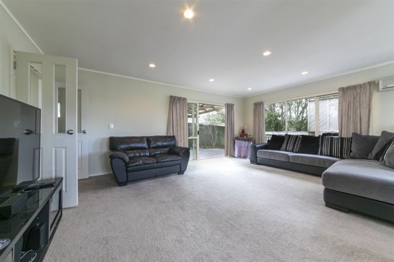Photo of property in 5 Tellin Close, Massey, Auckland, 0614