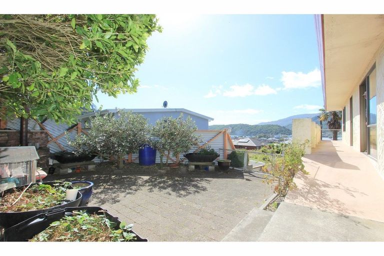 Photo of property in 27 Gravesend Place, Picton, 7220