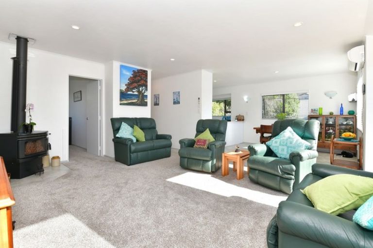 Photo of property in 1026 Whangaparaoa Road, Tindalls Beach, Whangaparaoa, 0930