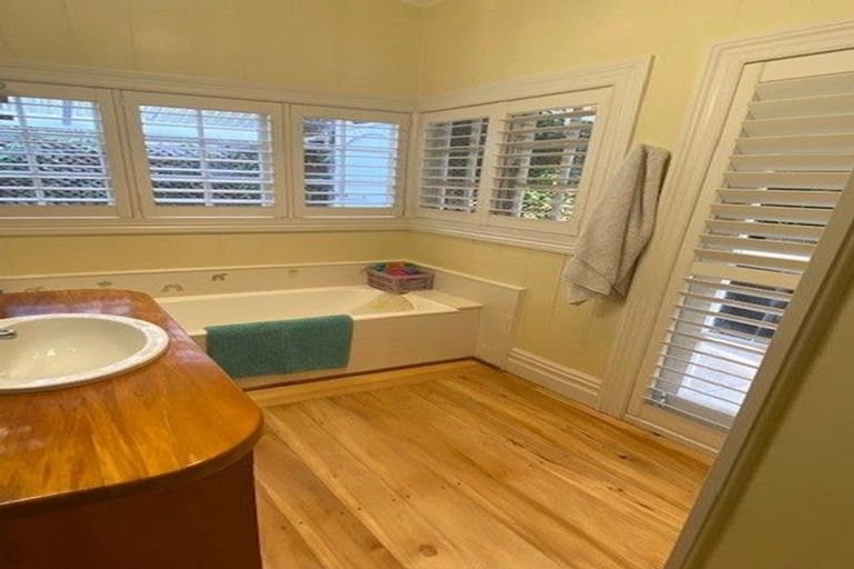 Photo of property in 8 Dodson Avenue, Milford, Auckland, 0620