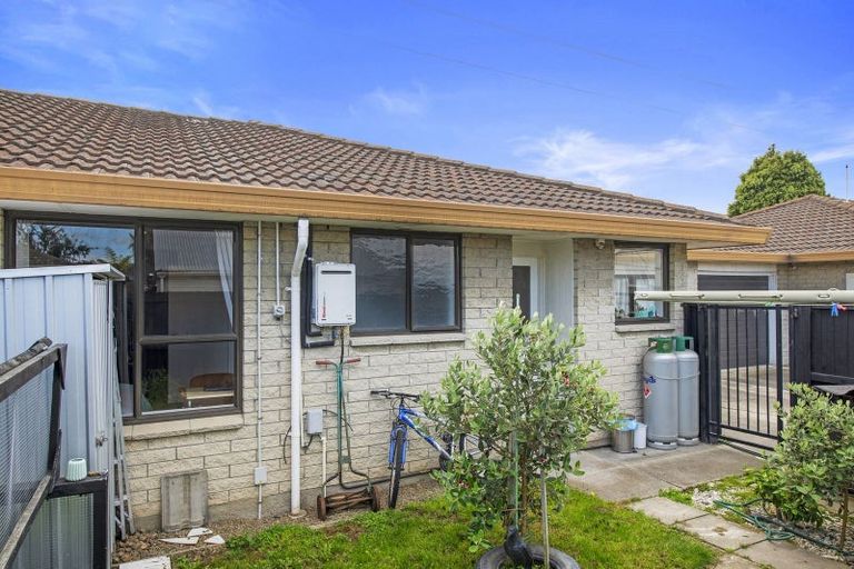 Photo of property in 2/99 Denise Crescent, Hornby, Christchurch, 8042