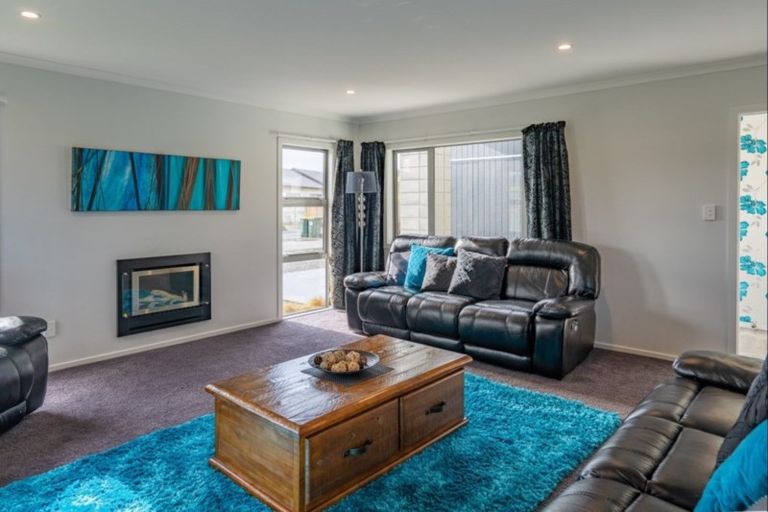 Photo of property in 21 Okarito Avenue, Levin, 5510