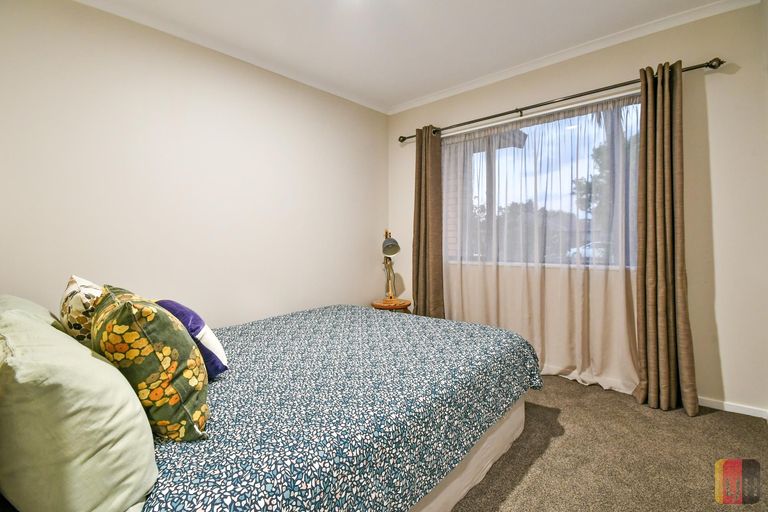 Photo of property in 51 Castlefinn Drive, Weymouth, Auckland, 2103