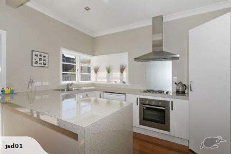 Photo of property in 15 Saint Ronans Avenue, Waterloo, Lower Hutt, 5011