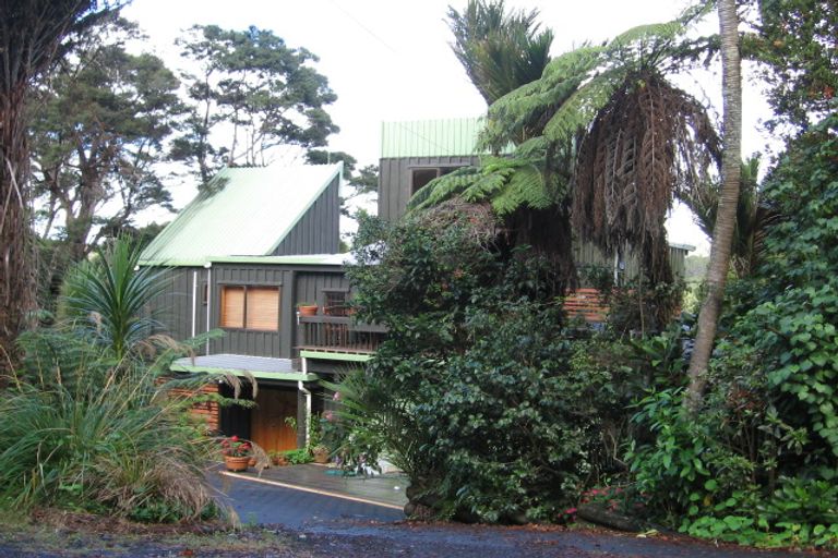 Photo of property in 35 York Road, Titirangi, Auckland, 0604