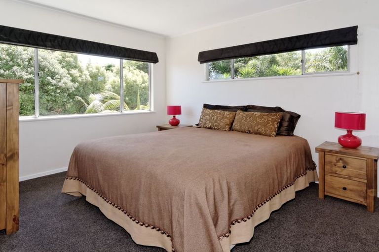 Photo of property in 6 Zita Maria Drive, Massey, Auckland, 0614