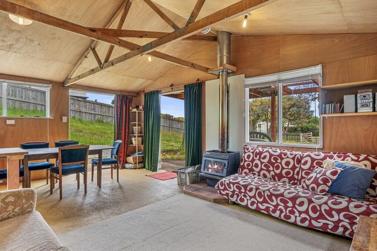 Photo of property in 11 James Street, Waikawa Beach, Manakau, 5573