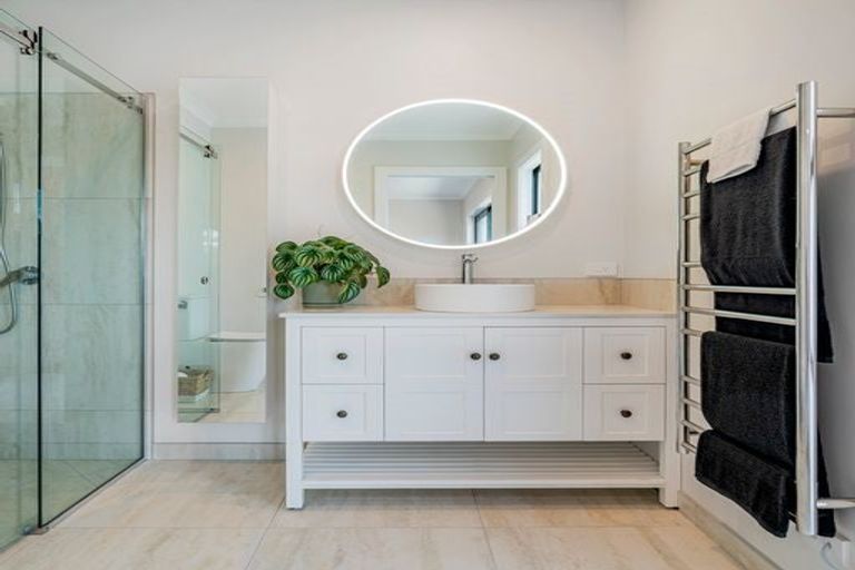 Photo of property in 16 Awatea Drive, Whitianga, 3510