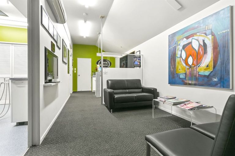 Photo of property in 2/14 Hastings Road, Mairangi Bay, Auckland, 0630