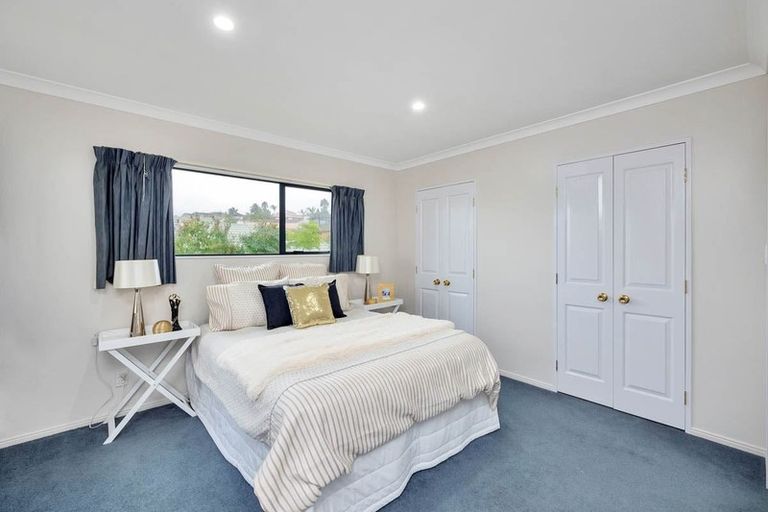 Photo of property in 10 San Pedro Place, Henderson, Auckland, 0612
