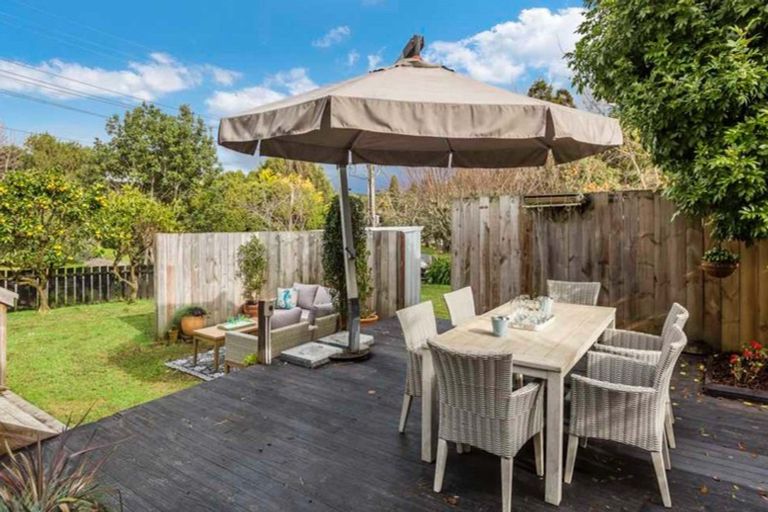 Photo of property in 1 Gails Drive, Okura, Auckland, 0792