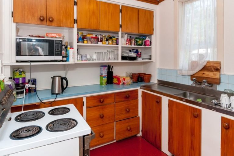 Photo of property in 35 De Lautour Road, Inner Kaiti, Gisborne, 4010