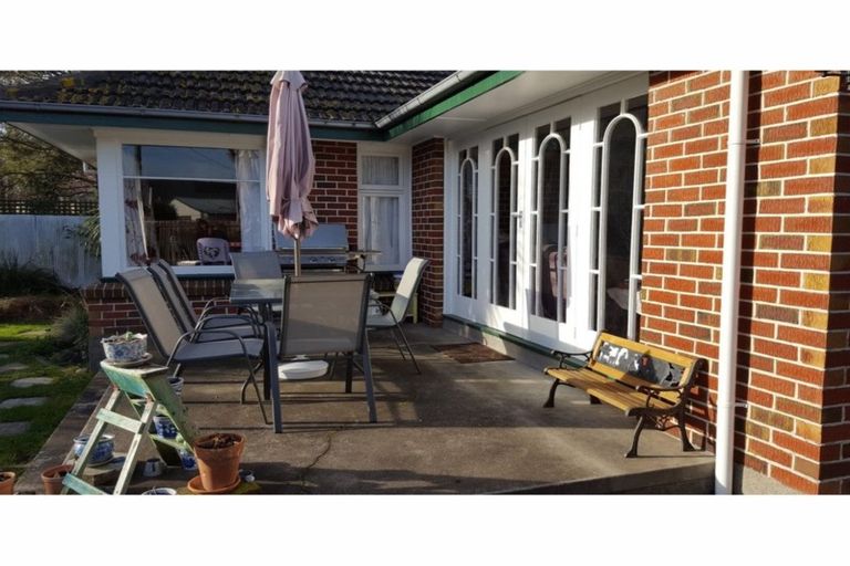 Photo of property in 27 Barclay Place, Burwood, Christchurch, 8061