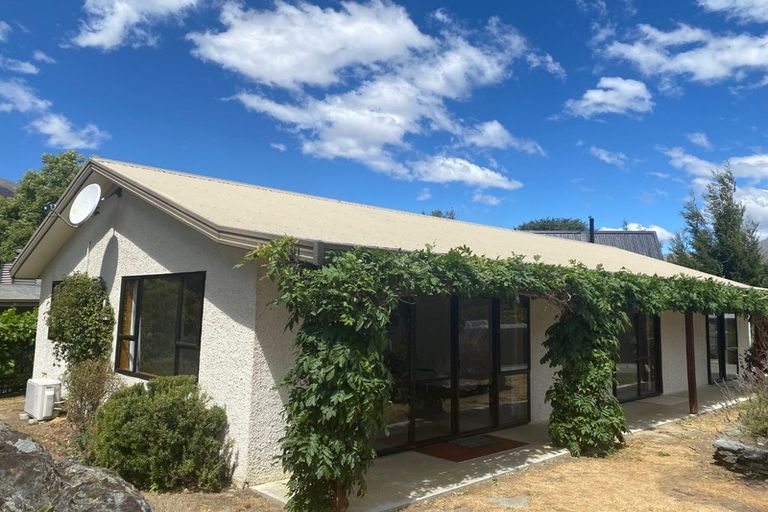 Photo of property in 11 Inverness Crescent, Arrowtown, 9302