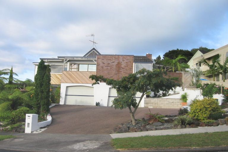 Photo of property in 13 Portsea Place, Chatswood, Auckland, 0626