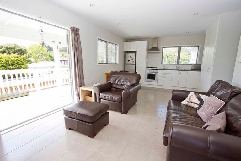 Photo of property in 1/127 Atkinson Road, Titirangi, Auckland, 0604