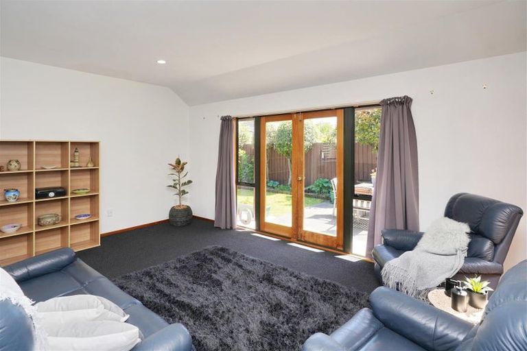 Photo of property in 2/52 Northcote Road, Northcote, Christchurch, 8052