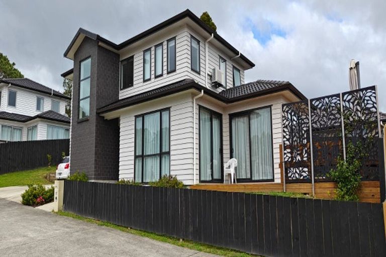 Photo of property in 17 Springhill Lane, Sunnyvale, Auckland, 0612