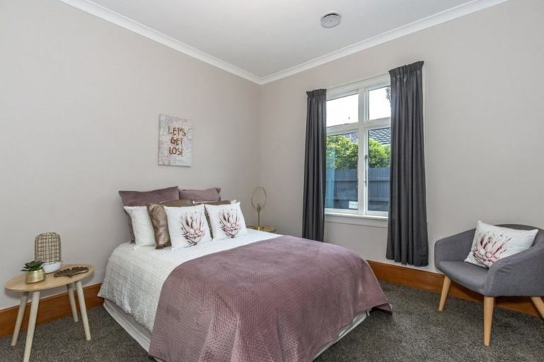 Photo of property in 70 Sandwich Road, Beckenham, Christchurch, 8023