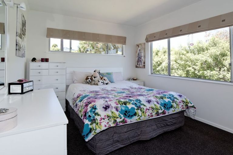 Photo of property in 6 Zita Maria Drive, Massey, Auckland, 0614