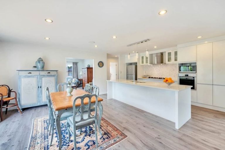 Photo of property in 47 Sohlue Place, Oteha, Auckland, 0632