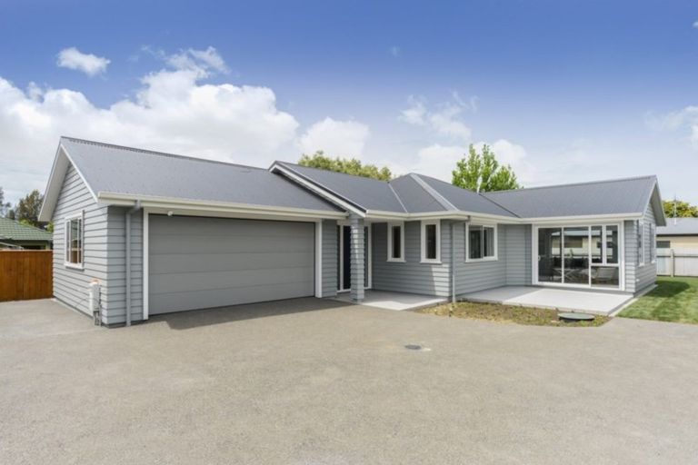 Photo of property in 16 West Place, Greenmeadows, Napier, 4112