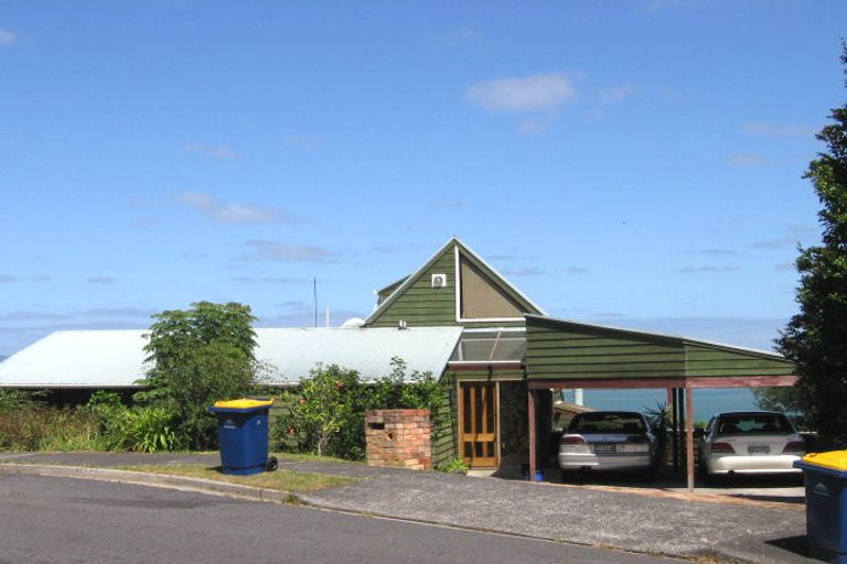 Photo of property in 32 Brigantine Drive, Beach Haven, Auckland, 0626