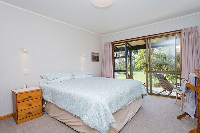 Photo of property in 52 Saddler Road, Muriwai, Gisborne, 4072