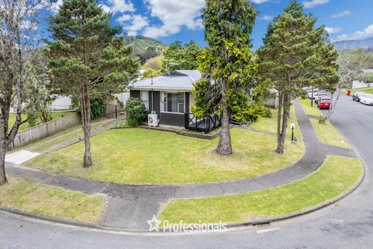 Photo of property in 33 Larchmont Grove, Totara Park, Upper Hutt, 5018
