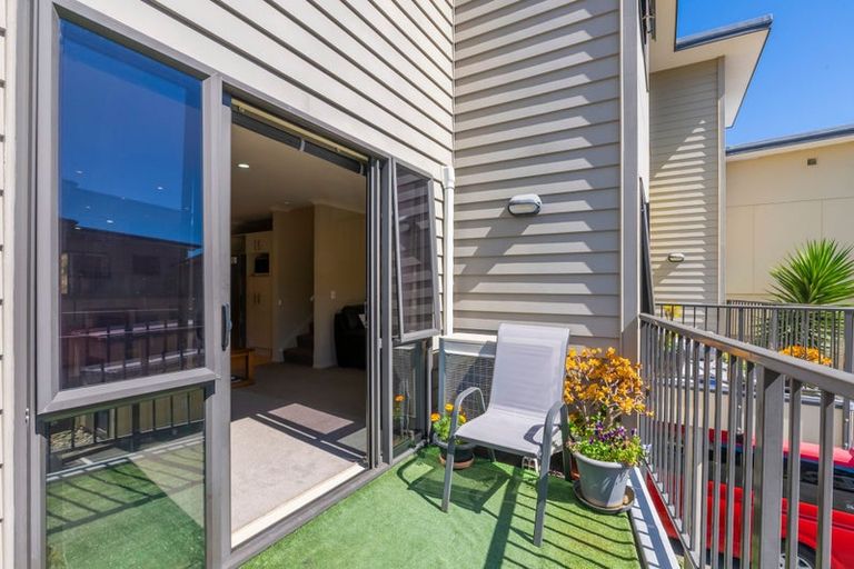 Photo of property in Te Kakariki Apartments, 5/5 Wellington Road, Paekakariki, 5034