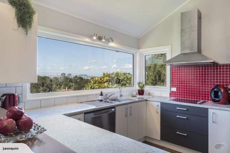 Photo of property in 21 Makepiece Place, Chatswood, Auckland, 0626