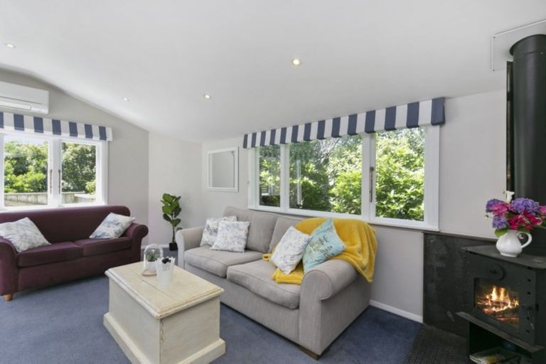 Photo of property in 27 Monowai Road, Johnsonville, Wellington, 6037