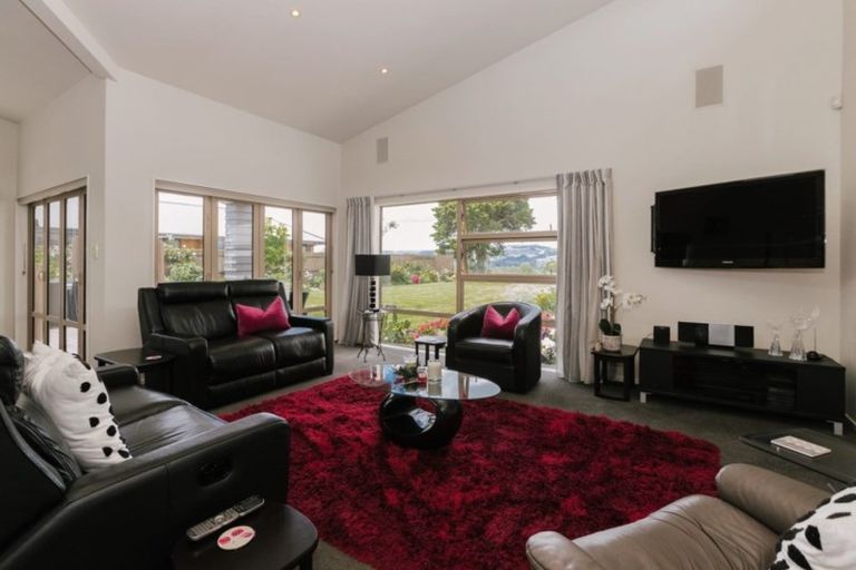 Photo of property in 48 Rodeo Drive, Kelvin Grove, Palmerston North, 4414