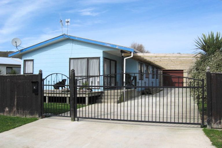 Photo of property in 11 Weymouth Grove, Wainuiomata, Lower Hutt, 5014